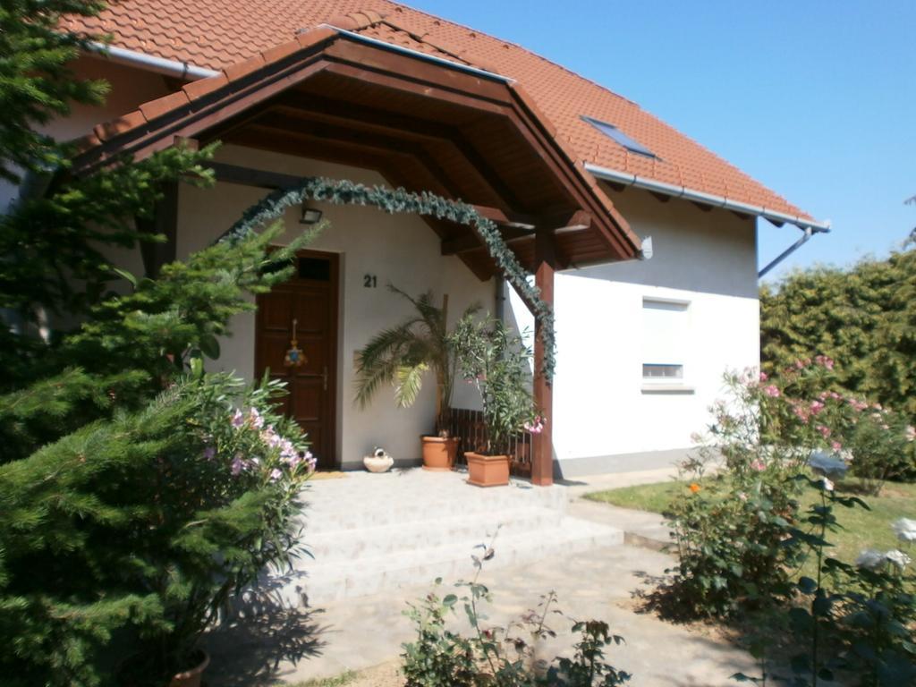 Fehér Rózsa Apartman Cserszegtomaj Extérieur photo